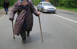 Сельский криминал: 87-летняя бабушка из Акши дала отпор грабительнице, укравшей у нее постельное белье