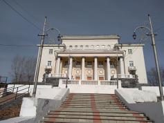 Нет, это не дворец и не музей. Это петровск-забайкальский комитет культуры, архивов и спорта. 11 октября 2022 год.