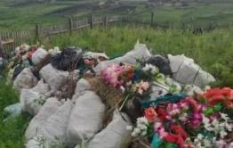Жители села Явленка пожаловались на заваленное мусором кладбище