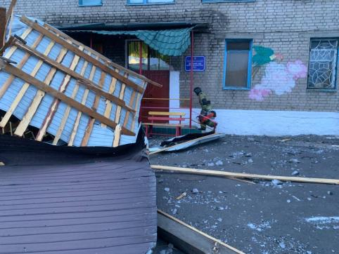 Ветер сорвал крышу детского сада в Чите. Следователи начали проверку.