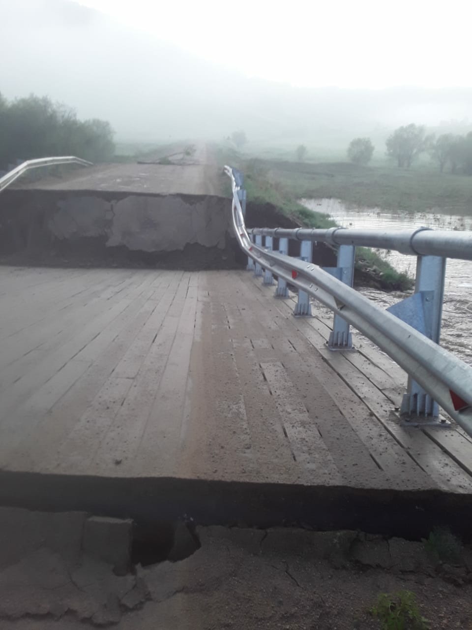 Более 3 тысяч жителей Красночикойского района остались без автомобильного сообщения из-за обрушения моста