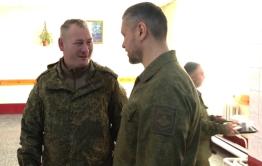 Губернатор Осипов попробовал солдатскую еду в Песчанке и встретился там с прапорщиком Сапожниковым