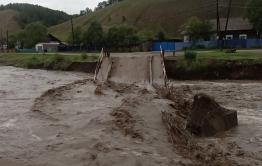 Вода разрушила два моста и отрезала посёлок Усть-Карск от дорог в Забайкалье
