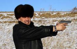 Директор Академии здоровья взял в заложники 13 человек
