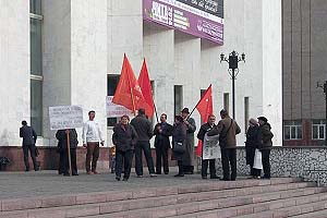 Ильковский прошел сквозь строй разгневанных коммунистов