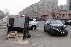 В центре Читы «Suzuki» «забодал» УАЗик