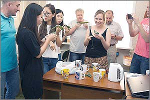 «Вечорка» и «Женьминь ваньбао» отметили китайский праздник начала лета