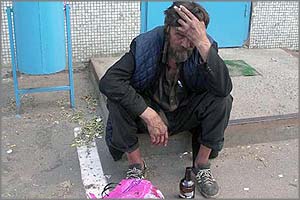 Читинские бомжи, чьи землянки сгорели в лесных пожарах, намерены поселиться у Геннадия Чупина