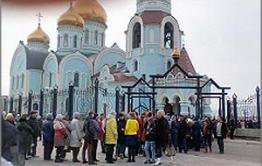 Большая очередь прихожан выстроилась к мощам Святой Матроны