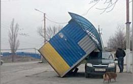 Остановки транспорта в Новокручининске унесло ветром