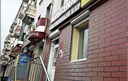 Закрытый по решению суда «Пивной квадрат» на Ленинградской, 58 в Чите продолжает спаивать читинцев