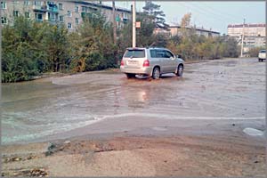 Потоки воды стекают вниз по Журавлёва