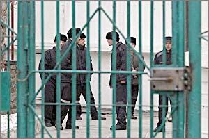 К 21 году и пожизненному лишению свободы приговорили мужчин за убийство двух женщин в Оловяннинском районе