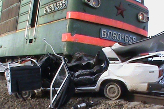 Водитель «Жигулей» в первый день Нового года погиб в ДТП с поездом