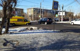 Реанимация с мигалками врезалась в маршрутку в Чите - видео