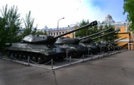 Подросток сломал ногу, упав с танка в парке Читы