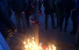 В Улан-Удэ более 100 человек пришли на место ДТП, поддержать родственников погибшего ребенка