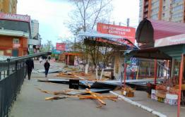 Ветер разрушил крышу детского центра Орешки в центре Читы (Фото)