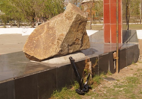 Памятник морякам пострадал от рук вандалов в Забайкальске