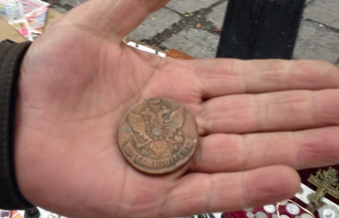 В центре Читы «впаривают» монеты под видом ценного антиквариата
