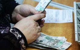 Путин поручил поднять зарплаты бюджетникам