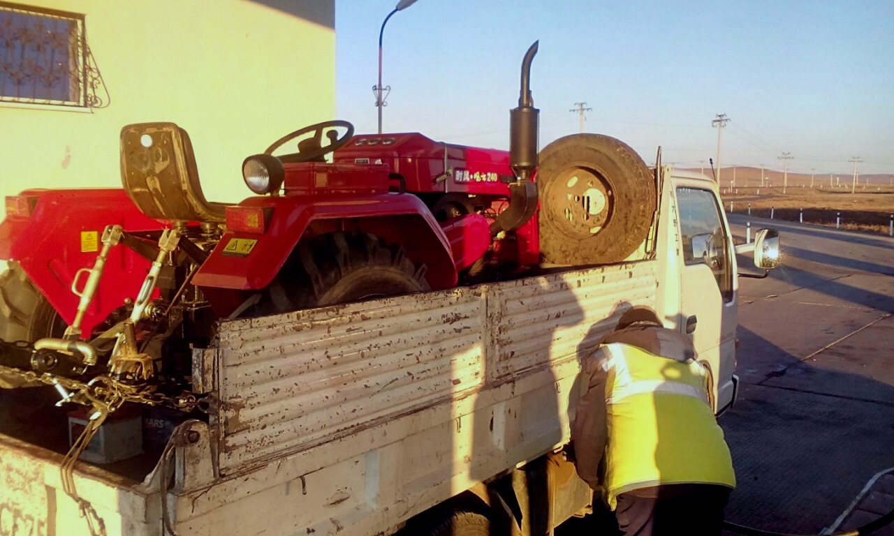 Трактор для одного из подписчиков «Вечорки» приближается к Чите
