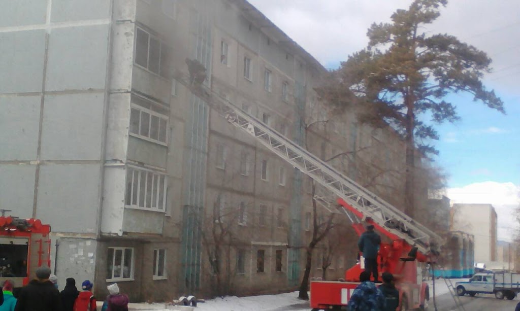 Квартира горит в пятиэтажке на Кочеткова