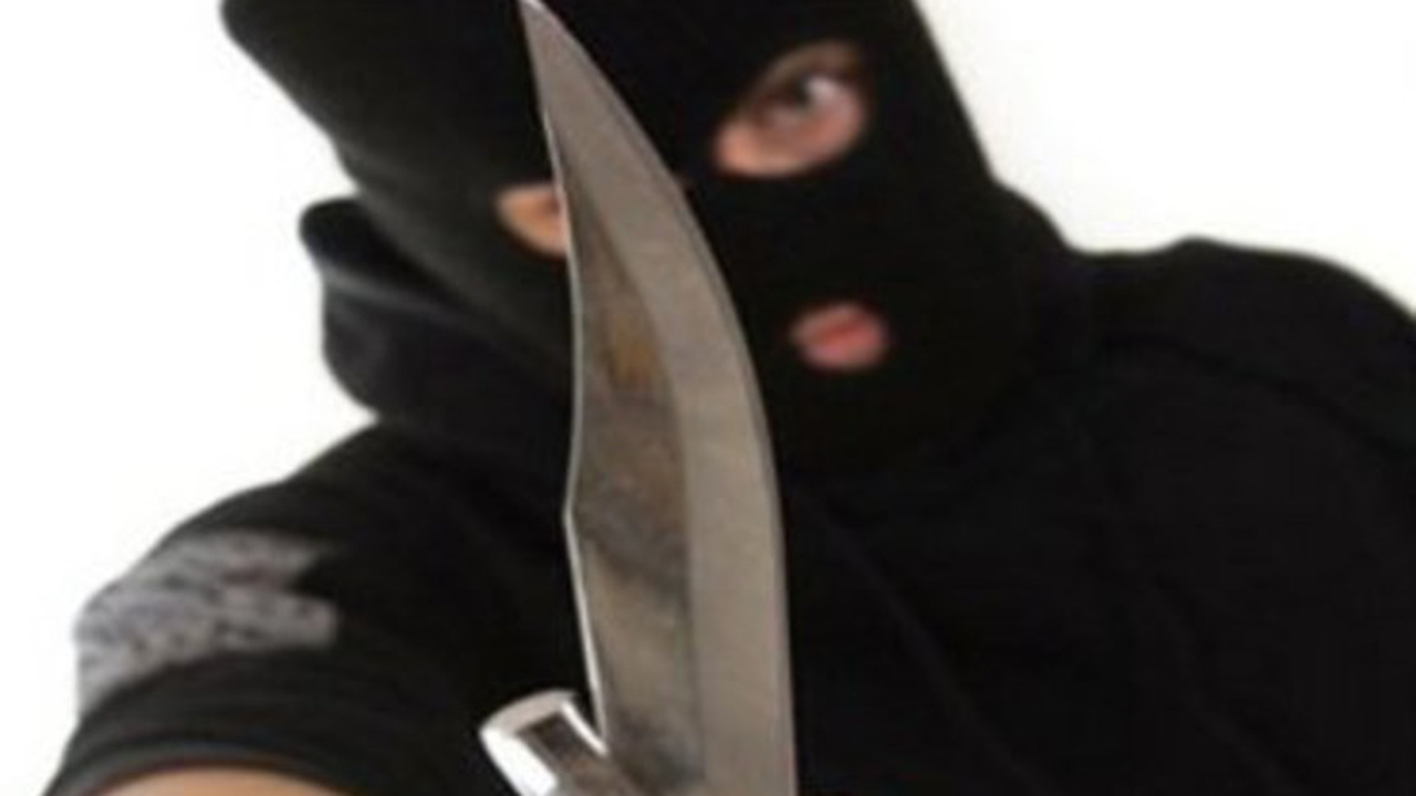 Вооруженная ножом мать 3 детей ограбила почту в Забайкалье