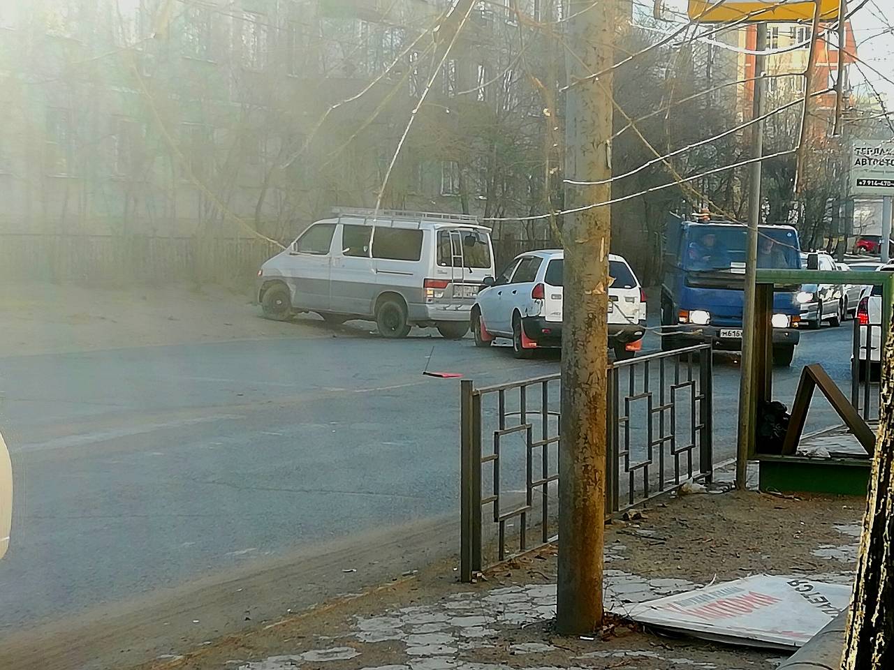 Авария усложнила движение по Кастринской