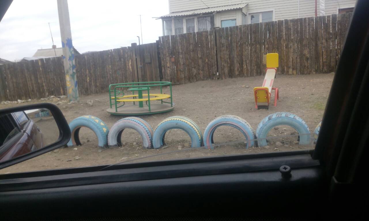 На чьи деньги построена детская площадка в поселке Зыково?