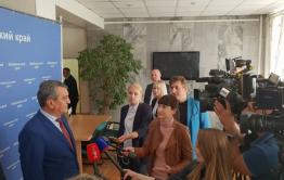 Я спросил сегодня у Меняйлы*: Мэрия Читы после обращения «Вечорки» к полпреду Путина убирает мусор на ул. Чкалова