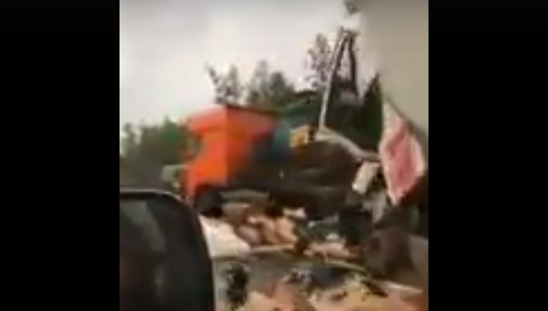 Видео с места смертельного ДТП с участием двух фур в Забайкалье появилось в сети