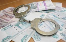 Управляющий банком оформлял кредиты по подложным документам