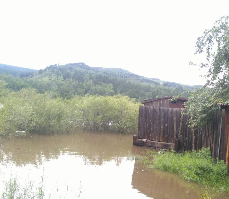Смытые наводнением туалеты Атамановки угрожают Забайкалью