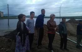 Жители поселка Заречный три дня отстаивали село из-за наводнения