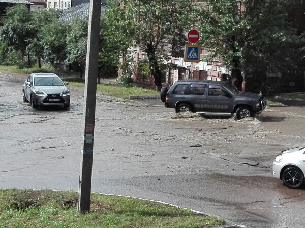 Улицы Читы превратились в бурные реки после дождя
