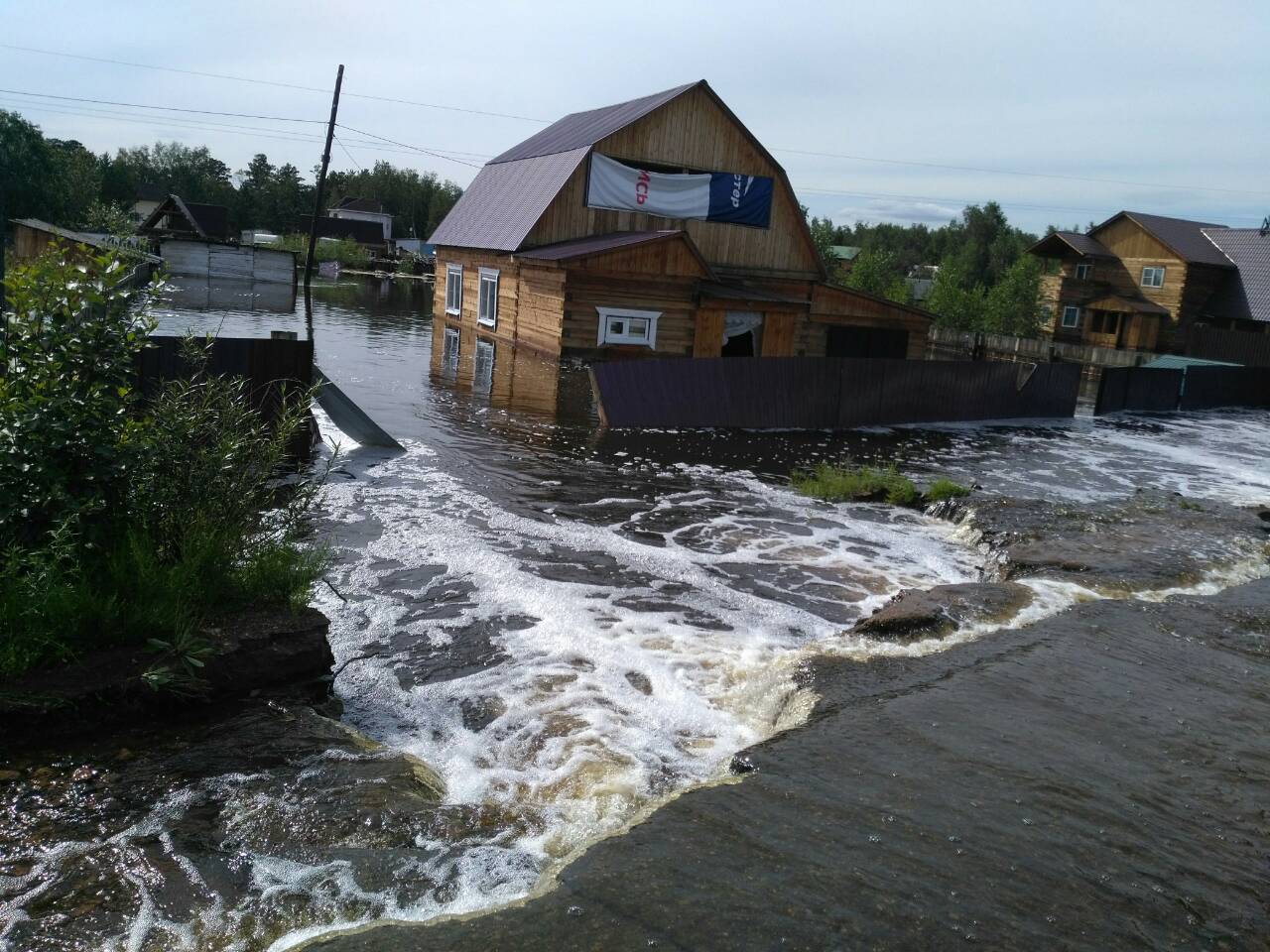 Дачи в Антипихе остаются подтопленными спустя месяц после наводнения