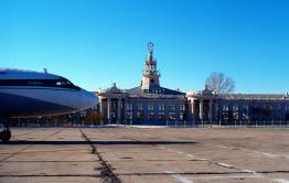 Двери аэропорта все-таки открыли для пассажиров