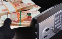 Два борзинца вытащили из сейфа в торговом центре почти 2 млн рублей, чтобы купить машины