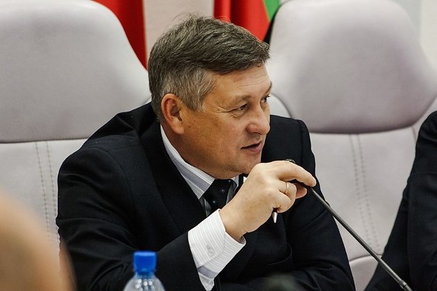 На должность сенатора от заксобрания претендуют Сергей Михайлов и Юрий Гайдук