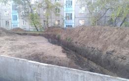Бабушке с Инструментальной выбили окно из-за брошенных раскопок
