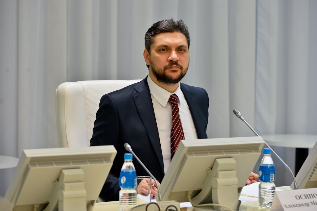 Осипов не смог включить микрофон в зале заседаний правительства ЗК