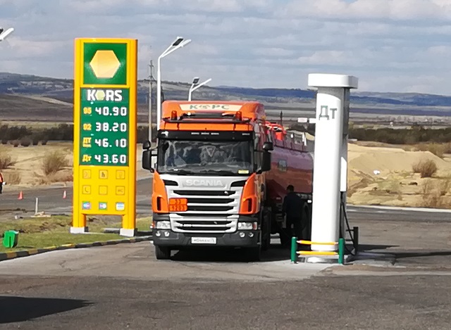 Цены на бензин в России заморозили. Что будет с ними дальше?