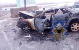 Водитель иномарки врезался в стелу на въезде в Нерчинск и сгорел