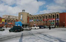 Яма глубиной 1,5 метра на Новобульварной, 96 угрожает прохожим