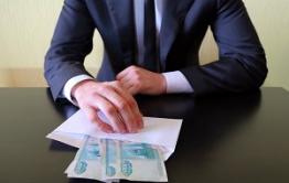Врача дорожной больницы в Чите подозревают во взяточничестве