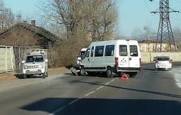 Трех человек увезли в больницу после ДТП с маршруткой
