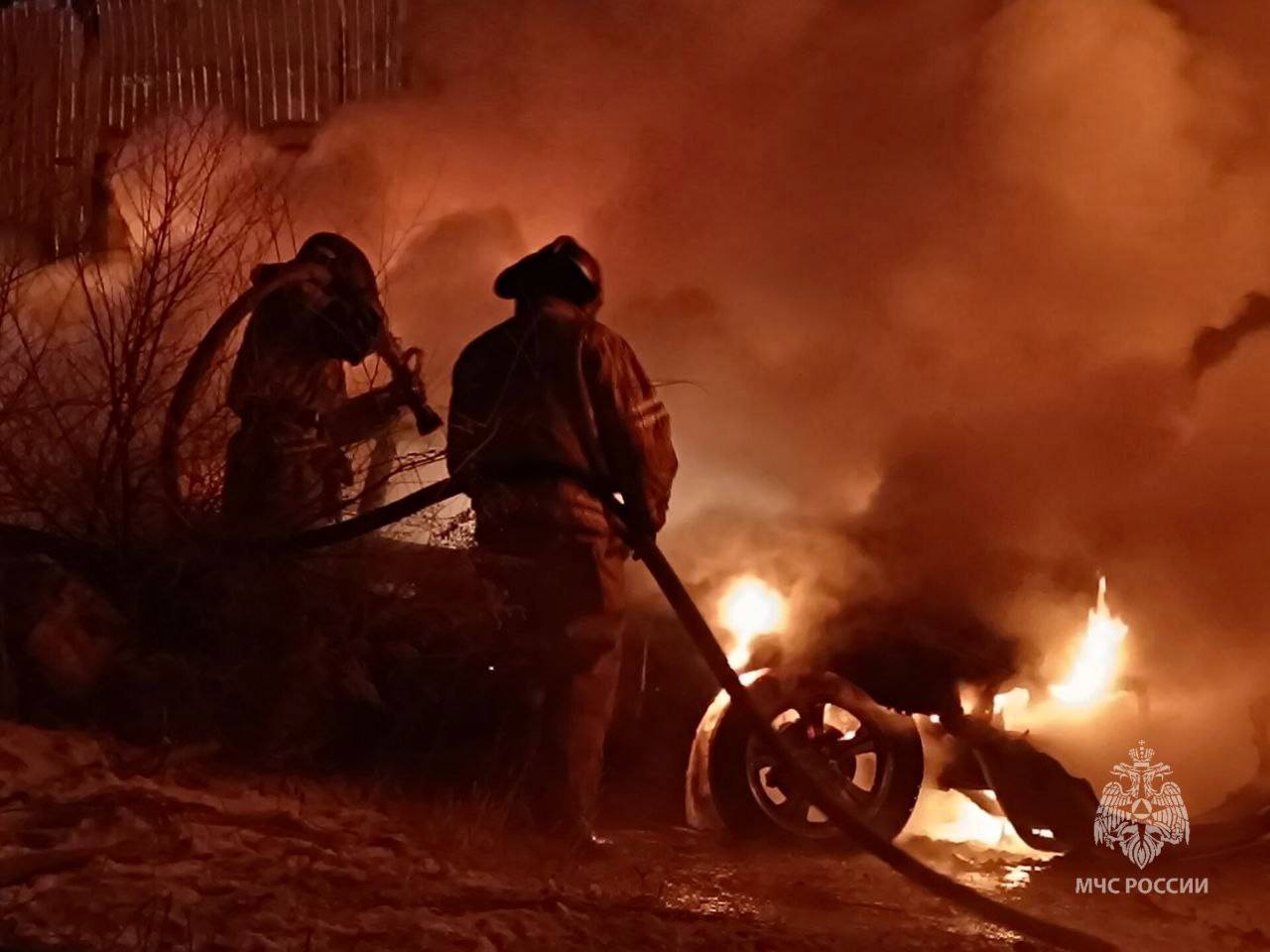 Автостоянка с 30-ю автомобилями сгорела в Чите