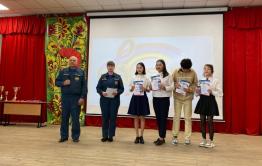 Забайкальских школьников наградили за спасение на пожаре