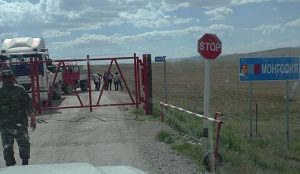 Пьяный житель Бурятии хотел перелезть через забор в Монголию